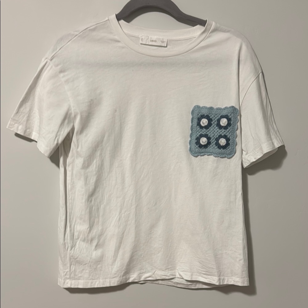 Mango- white T-Shirt with Blue Crochet Pocket